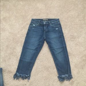 Super cute fringe Capri JOE'S Jean size 28